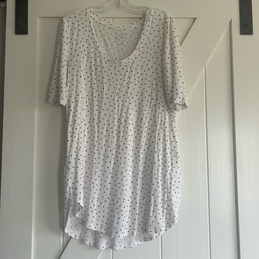 Maurices White Polka Dot Short Sleeve Tee